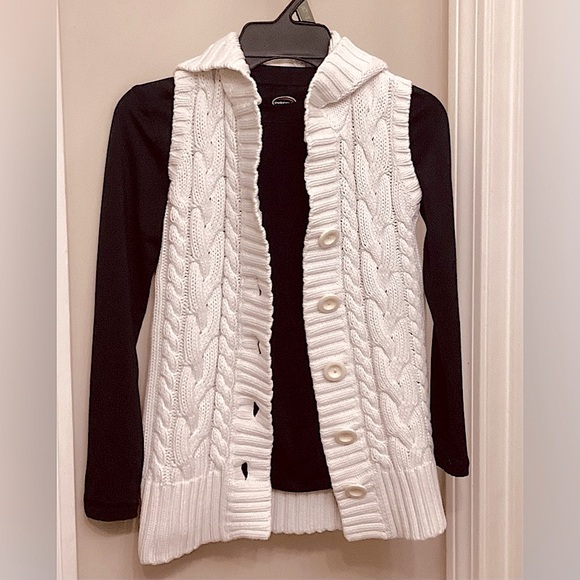 Girls Unique Hooded Old Navy cable kniit vest. Size 8, Bundle Deals! - Picture 2 of 8